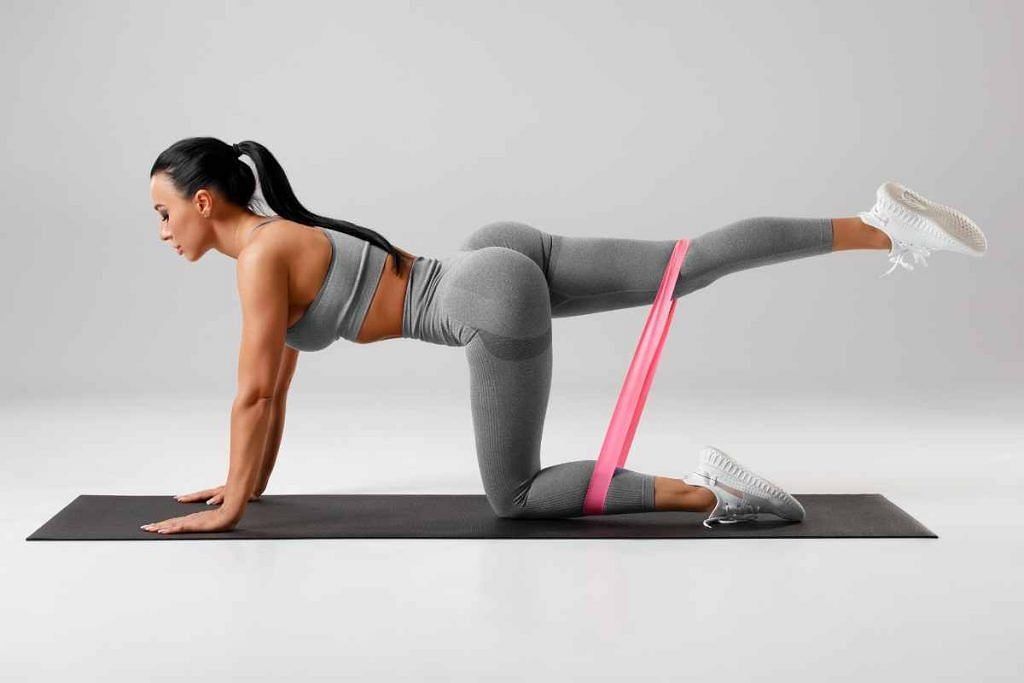Single-leg hip thrust for glutes (Image via Shutterstock)